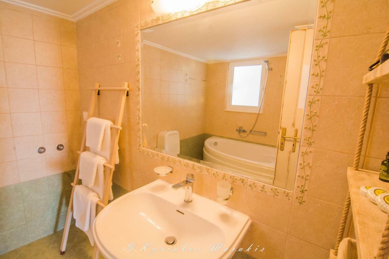 La Casa Del Vitsi Apartment Palaiochora Luaran gambar
